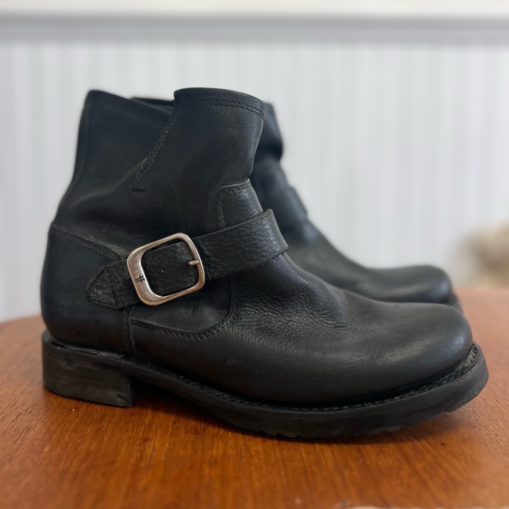 Frye moto boot size 7
Brand new without tags, never worn
